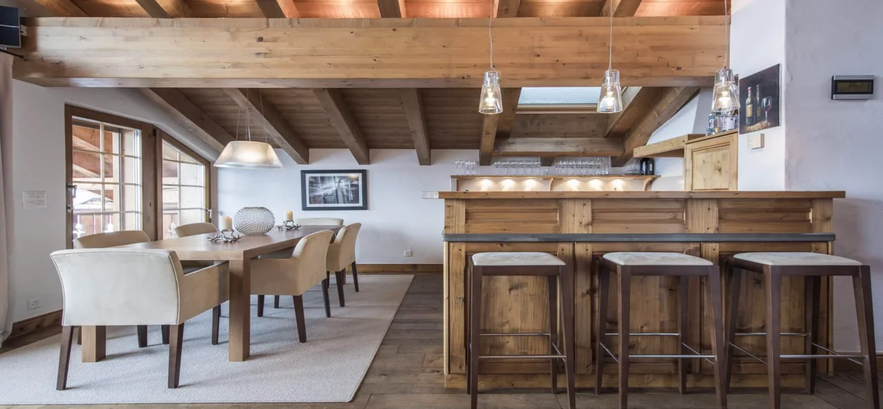 Wonderful alpine-inspired interior apartment with jaw dropping views photo 3