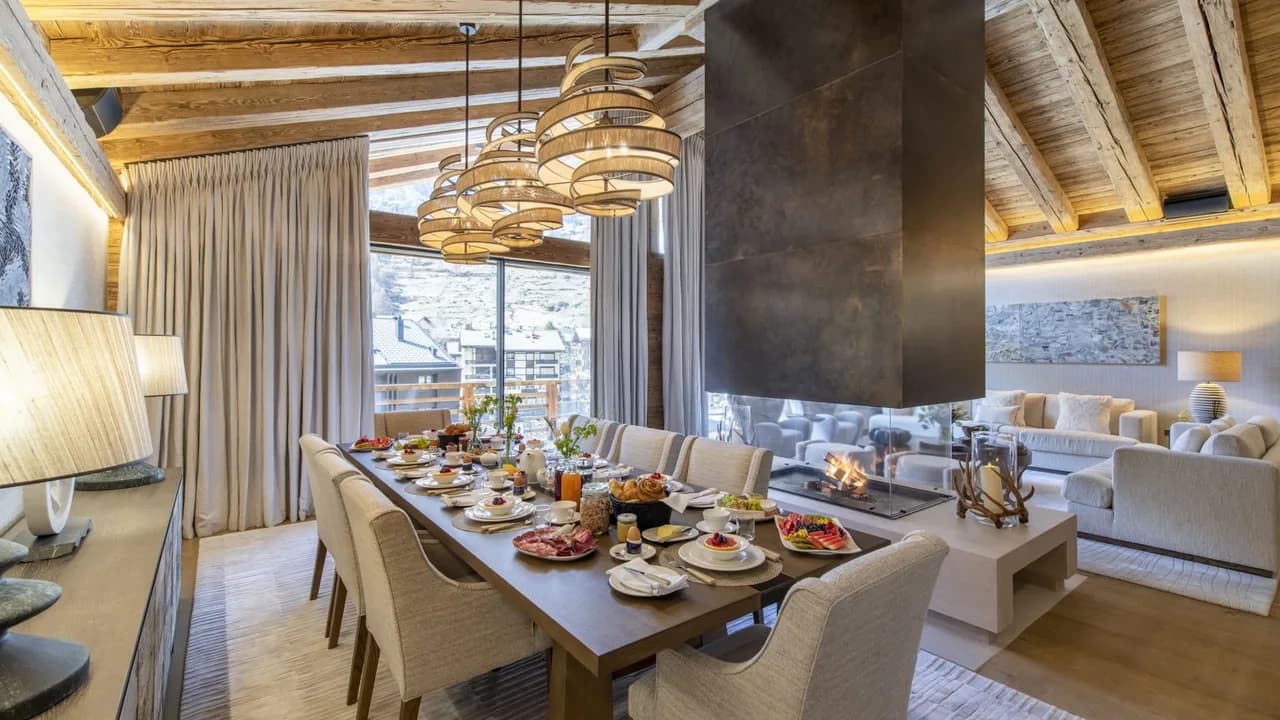Exquisite Chalet Located at the Very Heart of the Village photo 2