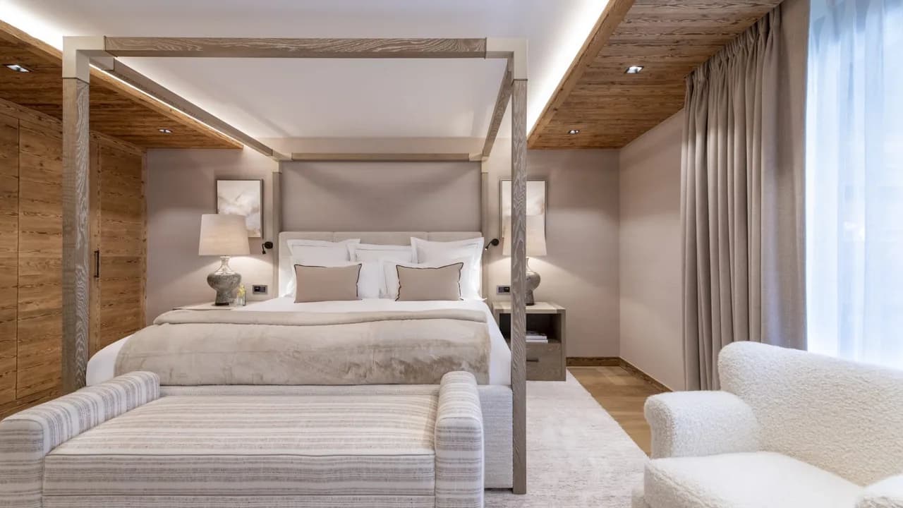 Exquisite Chalet Located at the Very Heart of the Village photo 3