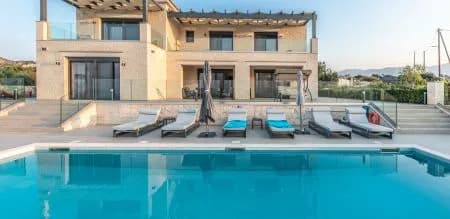 ASTONISHING VILLA IN CRETE WITH PRIVATE POOL