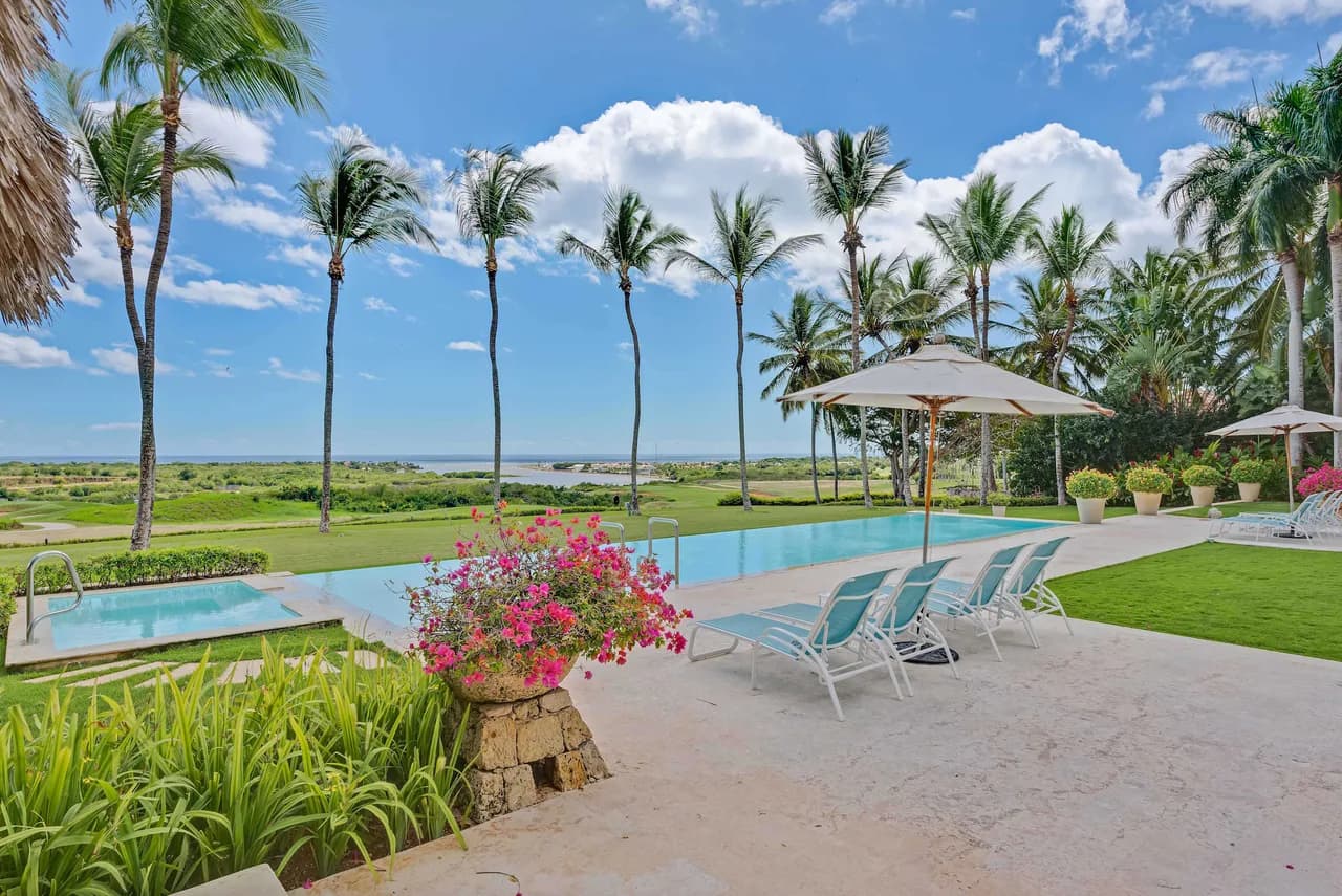 Spacious Eight-Bedroom Villa in La Romana photo 2