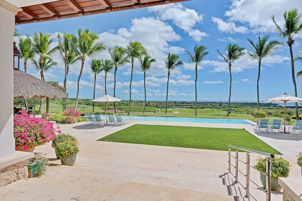 Spacious Eight-Bedroom Villa in La Romana photo 4