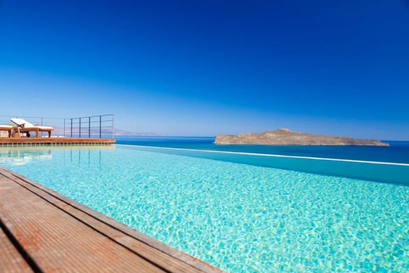 DELUXE VILLA SURROUNDED BY STUNNING MEDITERRANEAN LANDSCAPE