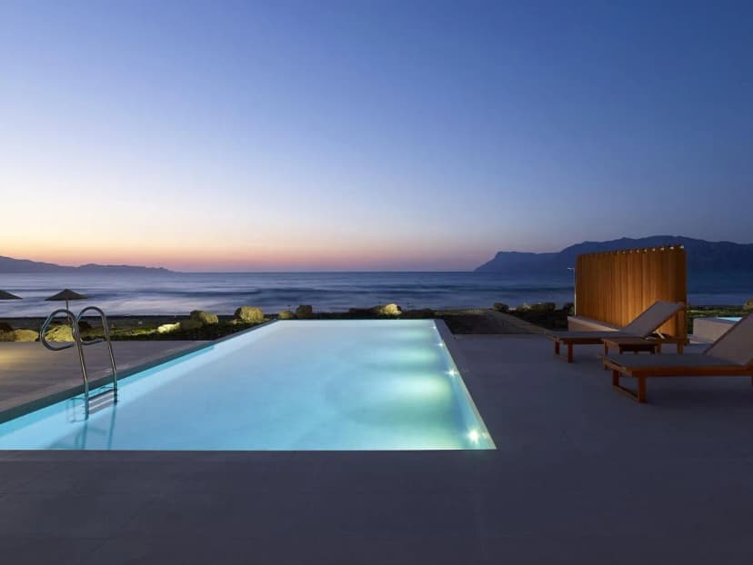 CONTEMPORARY CHICK VILLA BY THE BEACHSIDE