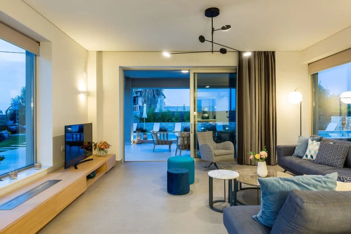 LUXURIOUS VILLA WITH CONTEMPORARY DESIGNS AND PRIVATE POOL photo 2