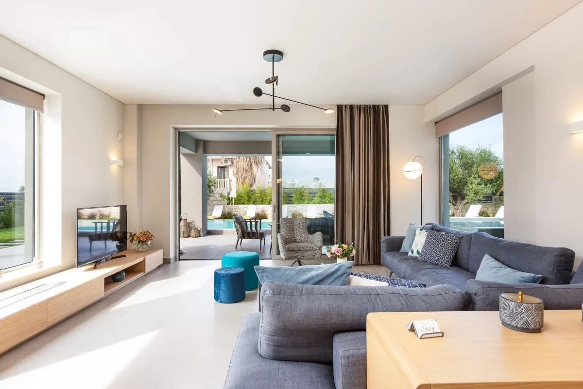 LUXURIOUS VILLA WITH CONTEMPORARY DESIGNS AND PRIVATE POOL photo 5