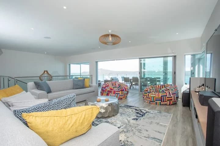 Stunning Luxurious Villa With Picturesque Views photo 2