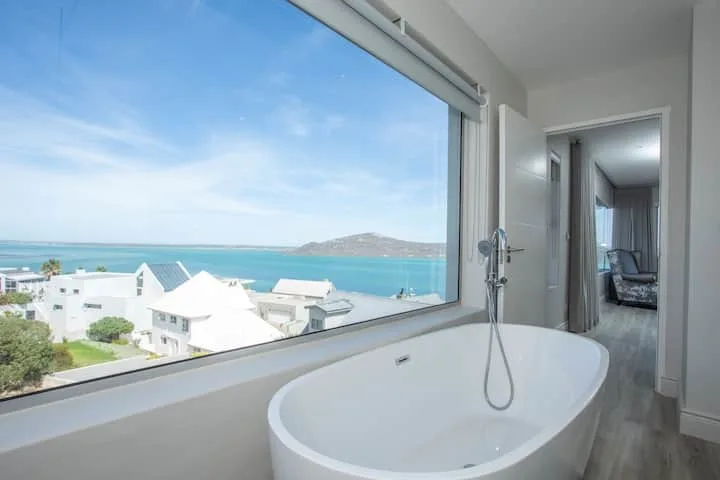 Stunning Luxurious Villa With Picturesque Views photo 5