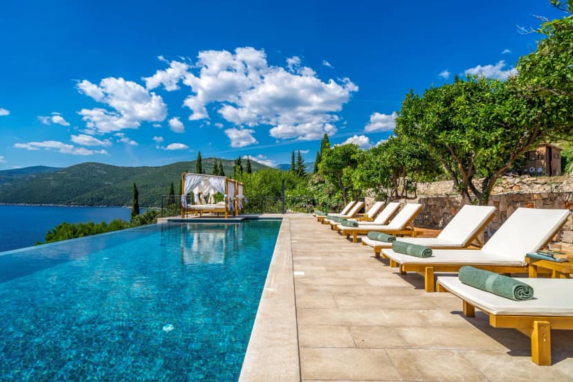 Luxury mansion with private yacht & beach access Full privacy over 5 hectares