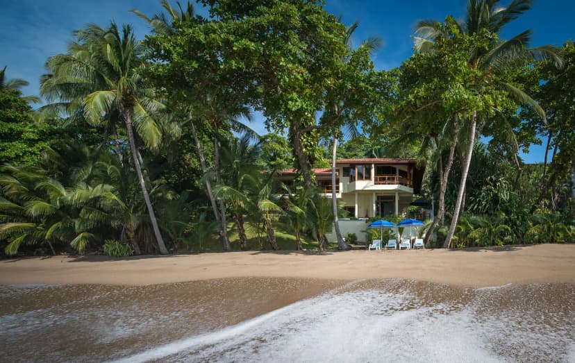 Elegant Costa Rican Villa with Oceanfront Infinity Pool