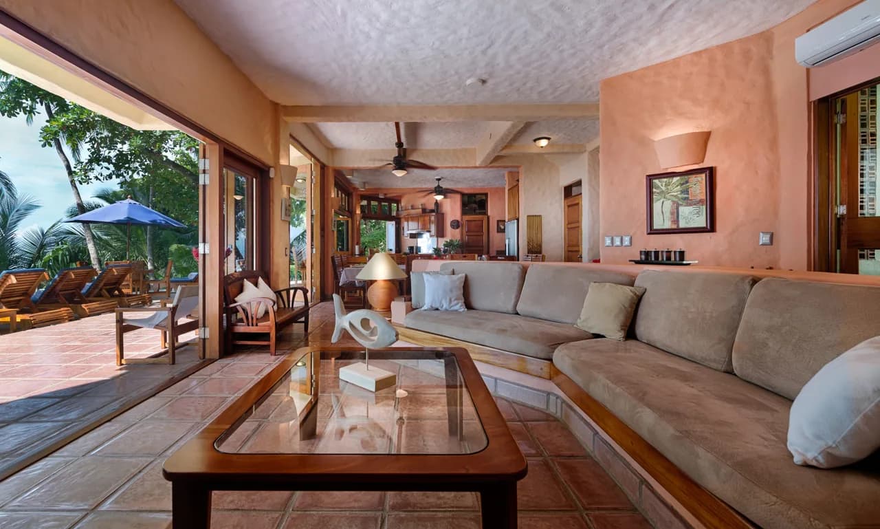 Elegant Costa Rican Villa with Oceanfront Infinity Pool photo 2