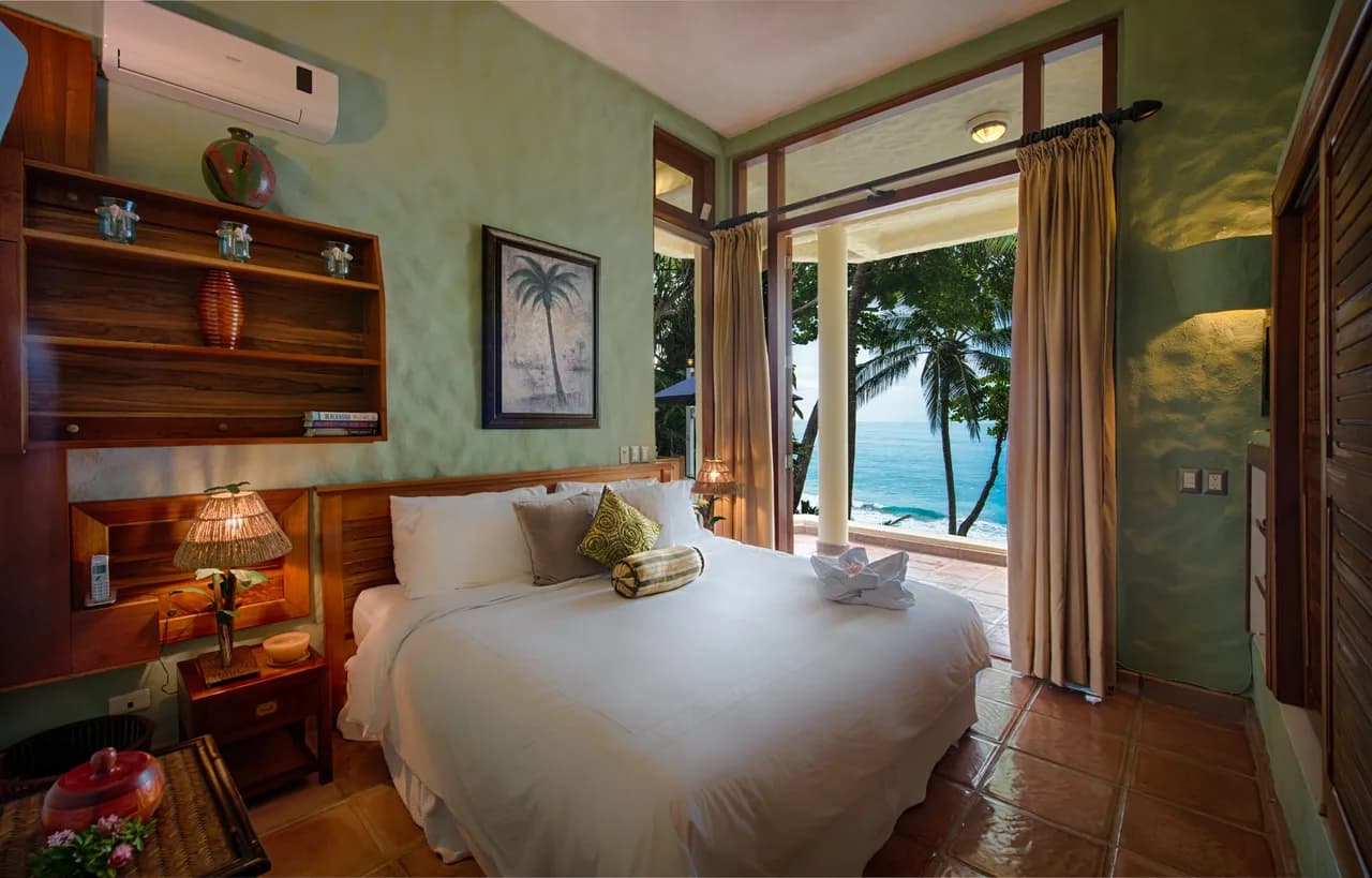 Elegant Costa Rican Villa with Oceanfront Infinity Pool photo 3