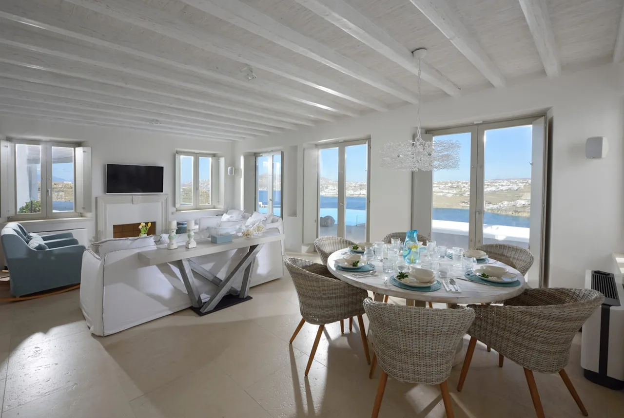 Intriguing panorama villa with stylish finish photo 4