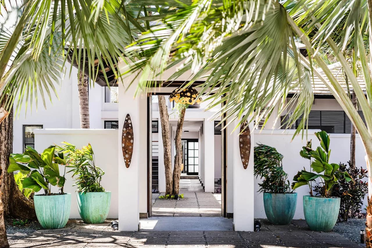 Unique Villa Located on the Most Desirable Beachfront Point photo 5