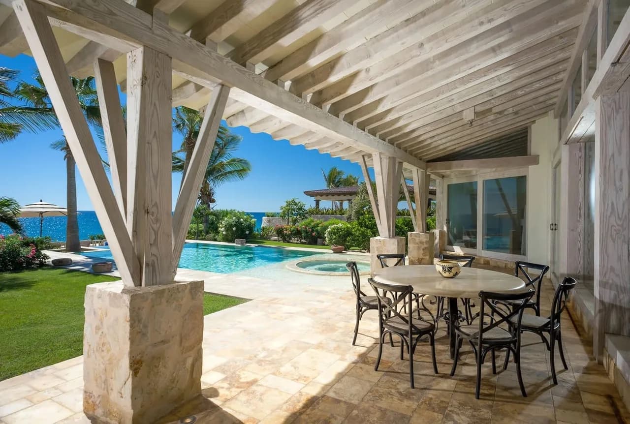Expansive Villa in a Stunning Beachfront Location photo 5