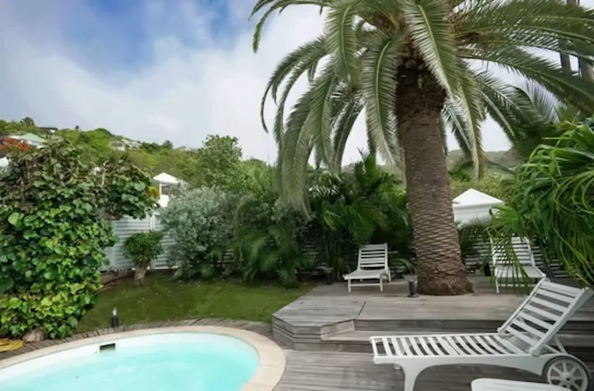 Villa with lush environment located close to beach photo 2