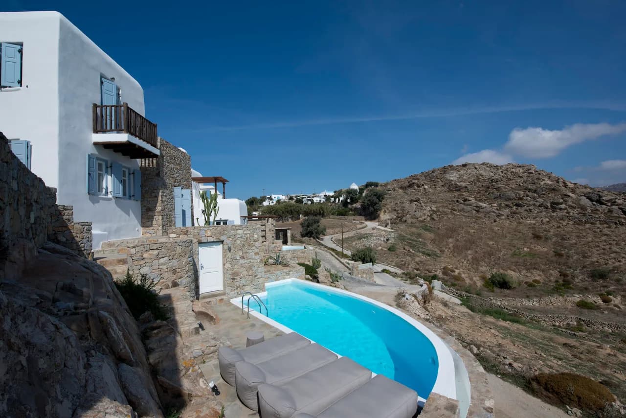 Sleek modern villa in St Lazarus area