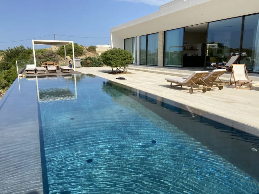 BEAUTIFULLY DESIGNED HOLIDAY VILLA ON KISSAMOS BAY WITH PRIVATE POOL