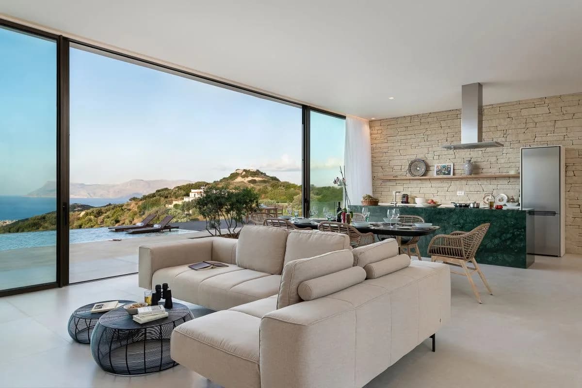 BEAUTIFULLY DESIGNED HOLIDAY VILLA ON KISSAMOS BAY WITH PRIVATE POOL photo 2