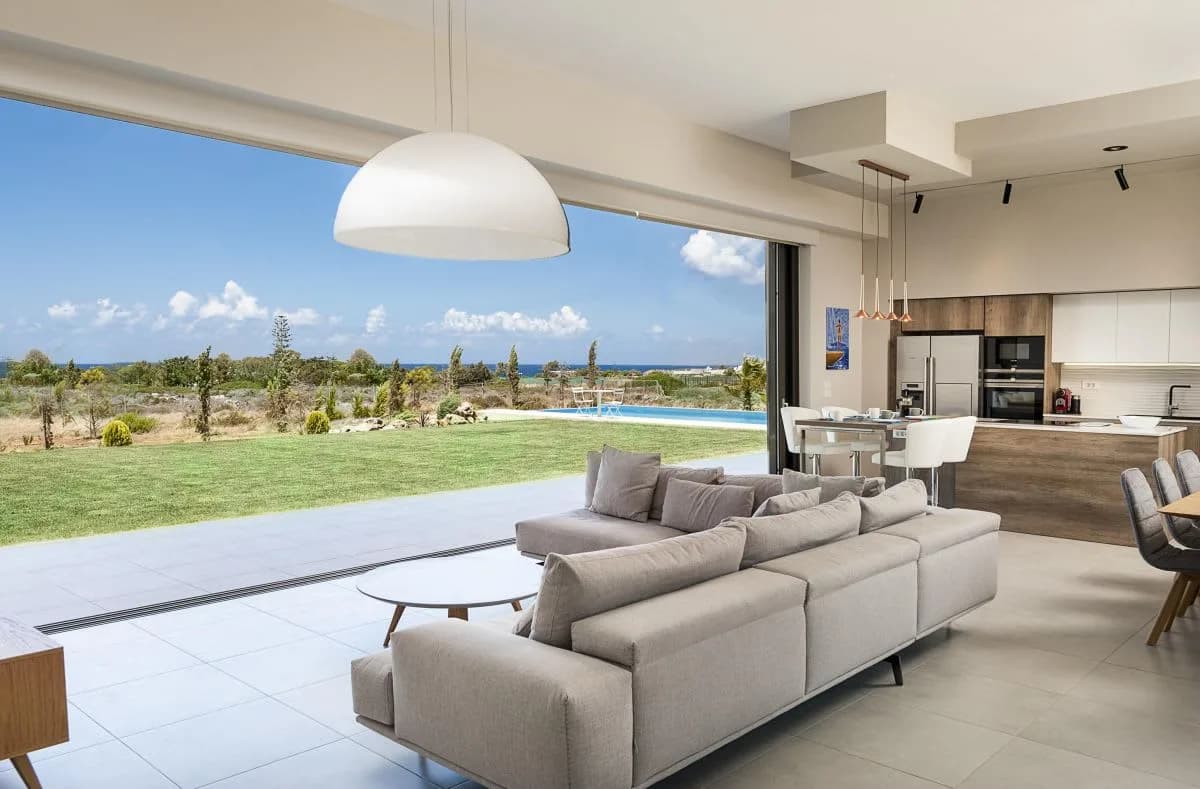 LAVISH VACATION VILLA SET ON A LARGE PLOT photo 2