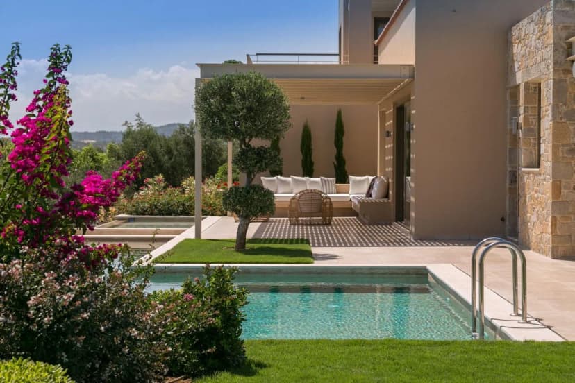 UPSCALE ECO-FRIENDLY VILLA JACUZZI AND PRIVATE POOL