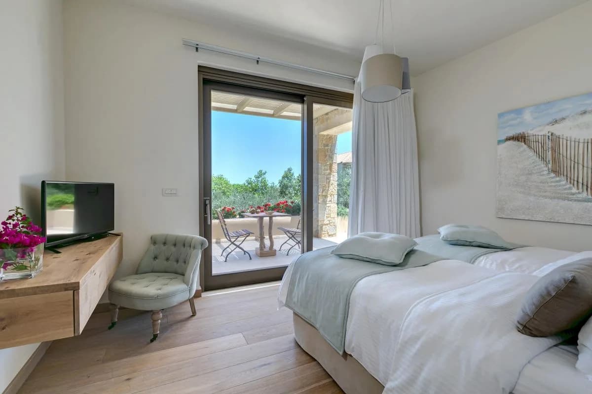 UPSCALE ECO-FRIENDLY VILLA JACUZZI AND PRIVATE POOL photo 3