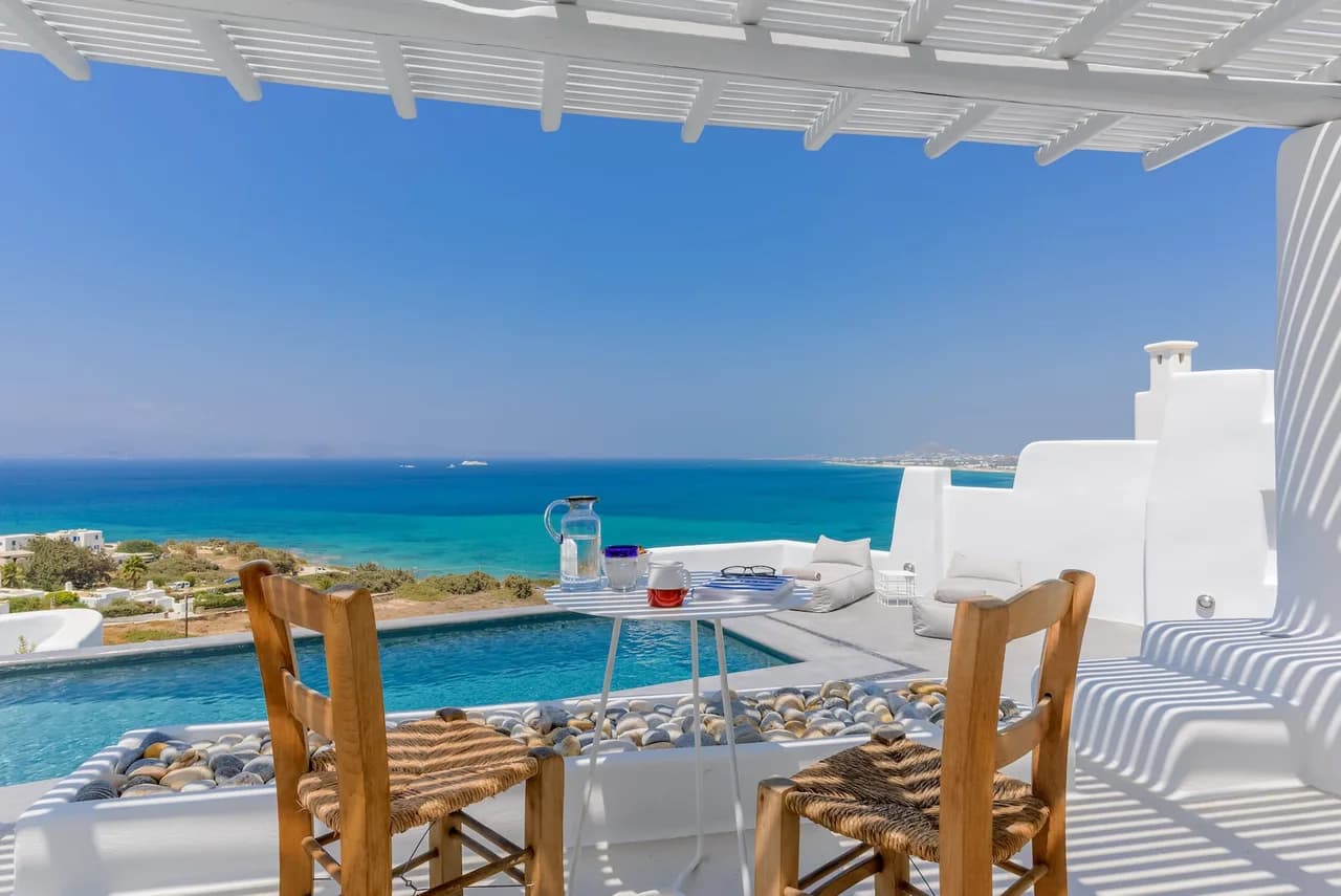 Wonderful villa overlooking the most beautiful beaches of Naxos