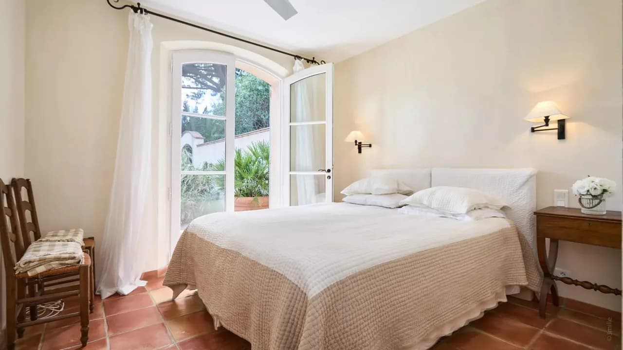 Magnificent Villa in the Heart of the Parks of St Tropez photo 3