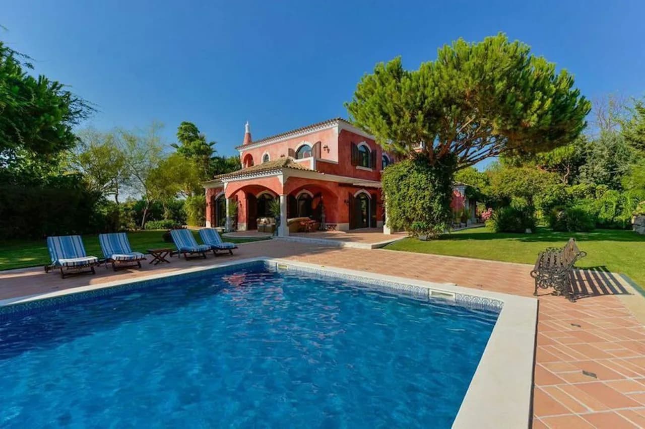 Deluxe villa with extensive landscaped gardens photo 2