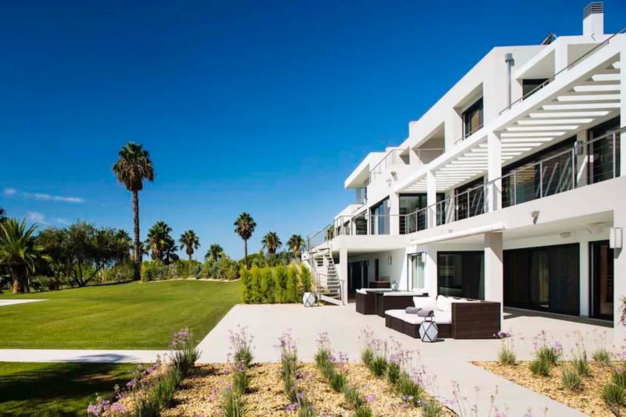 Luxurious villa perfect for large group photo 2