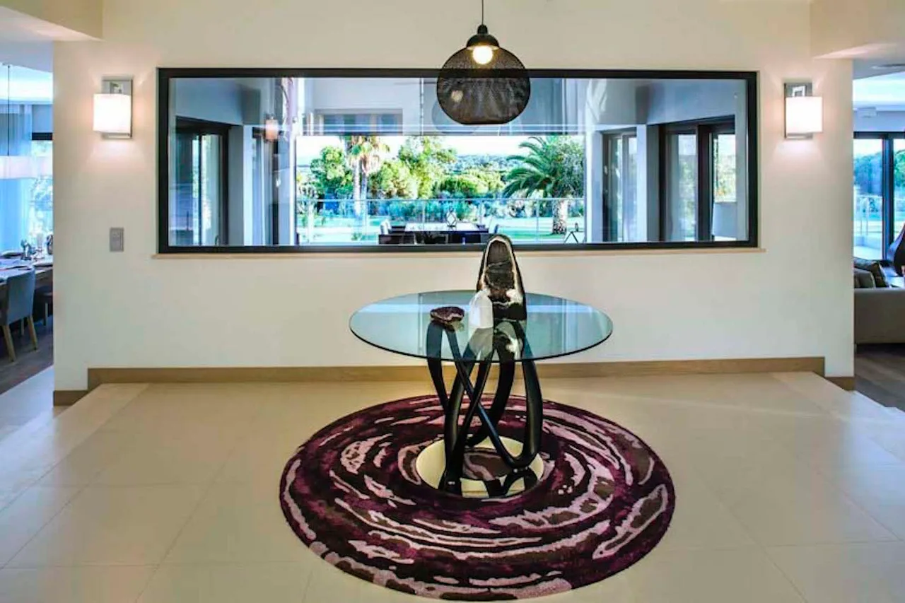 Luxurious villa perfect for large group photo 5