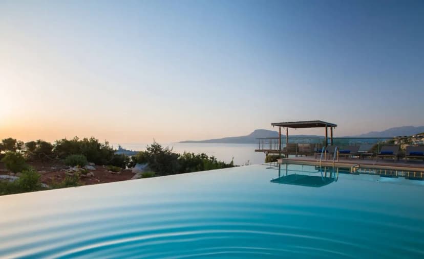 LUXURY VILLA WITH BREATHTAKING VIEWS  OF THE AEGEAN SEA