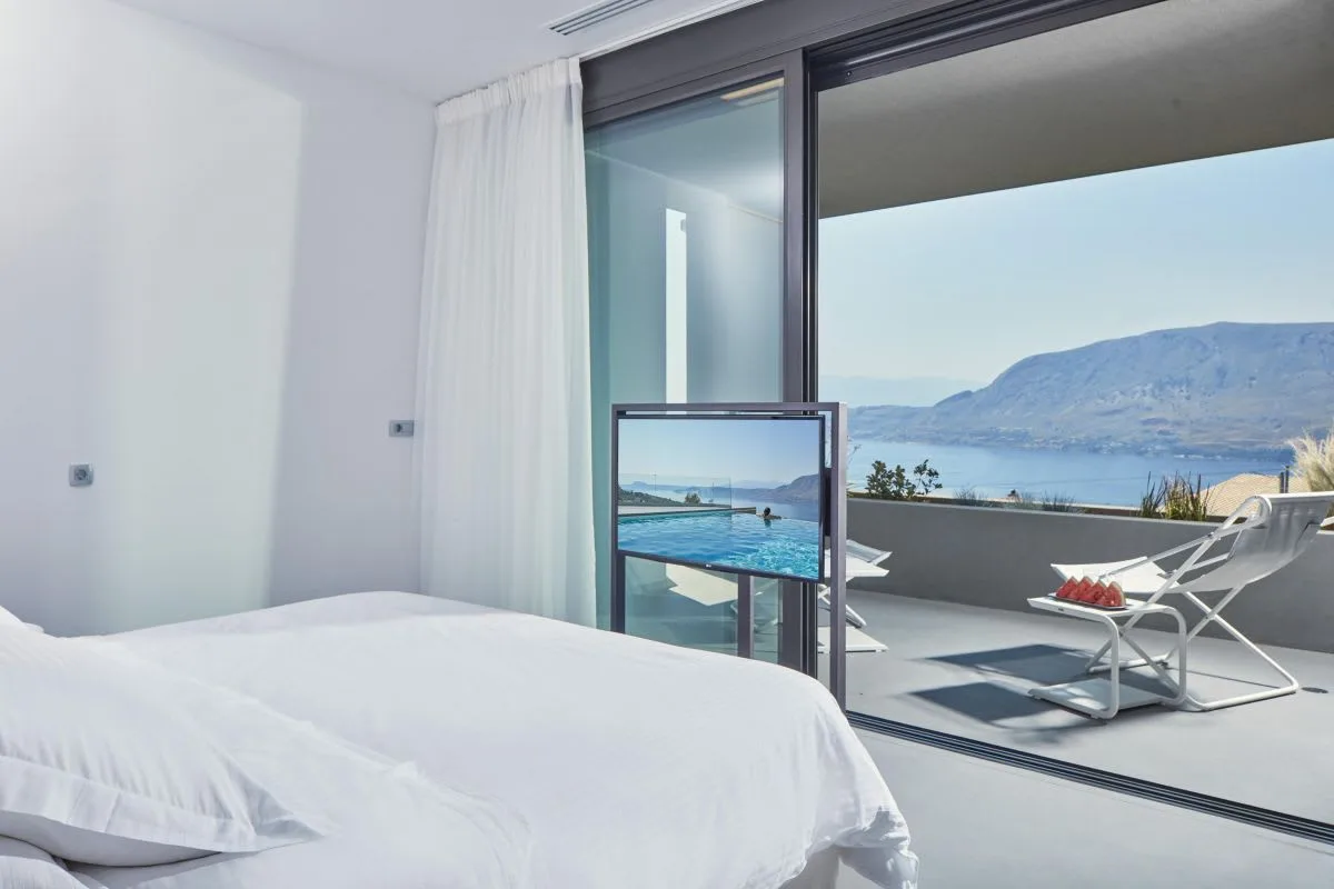 PRIME LUXURY VILLA WITH MAJESTIC VIEWS OF THE SOUDA BAY photo 3
