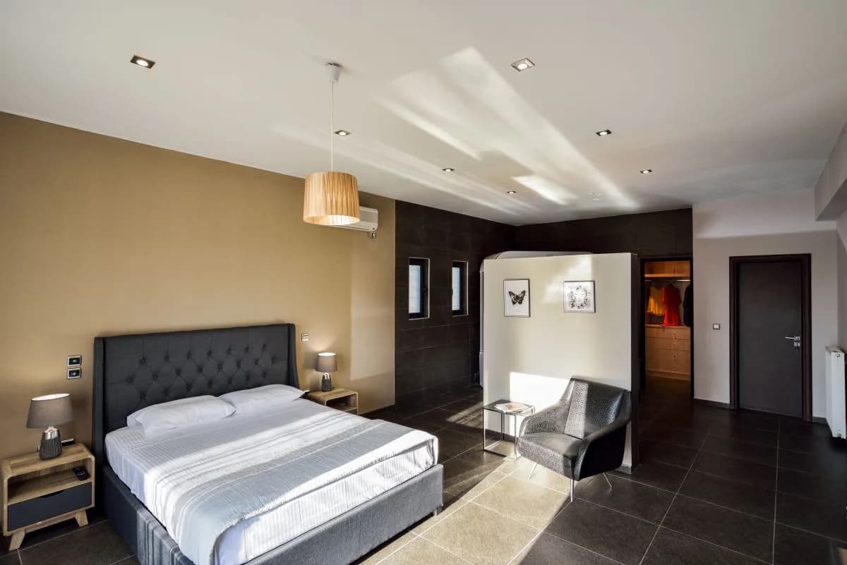 GREAT LUXURIOUS VILLA WITH UNINTERRUPTED VIEWS OF POOL AND GARDEN photo 3