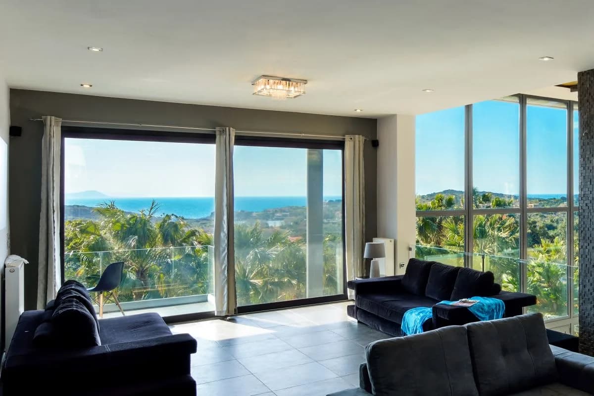 GREAT LUXURIOUS VILLA WITH UNINTERRUPTED VIEWS OF POOL AND GARDEN photo 4