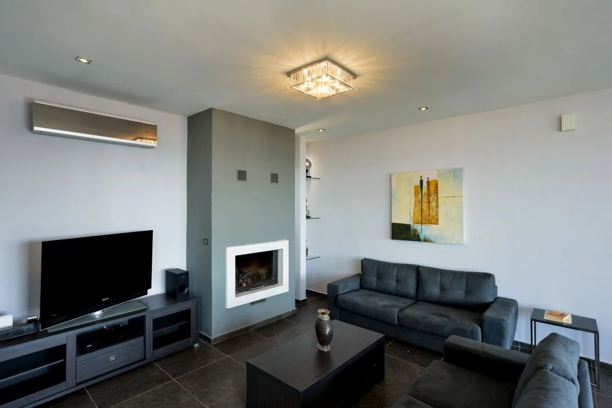 GREAT LUXURIOUS VILLA WITH UNINTERRUPTED VIEWS OF POOL AND GARDEN photo 5