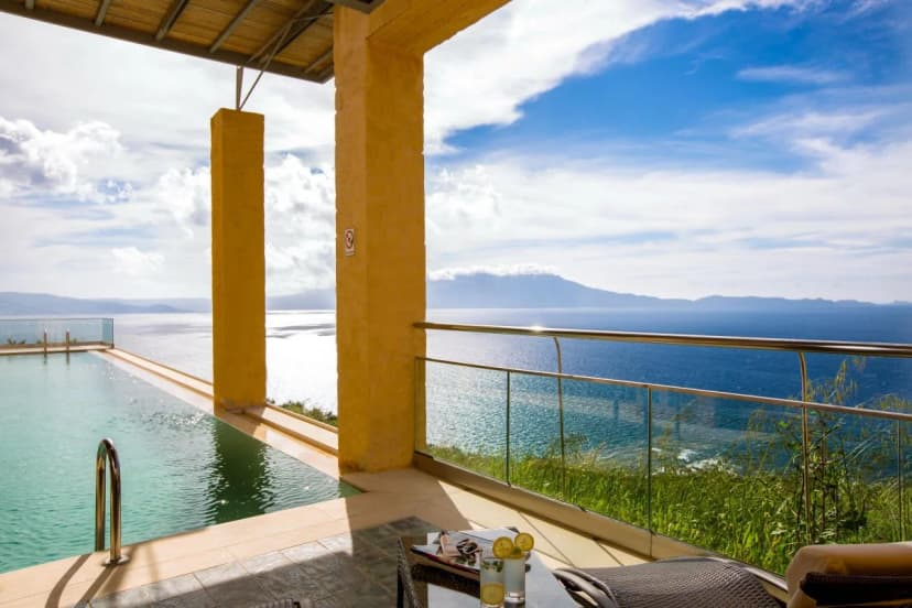 UNIQUE EARTHY VACATION VILLA WITH JACUZZI AND POOL