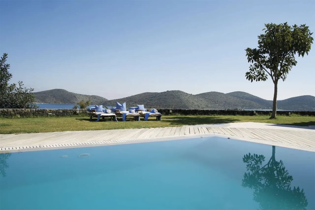 Villa with luxurious amenities and stunning sea views photo 2