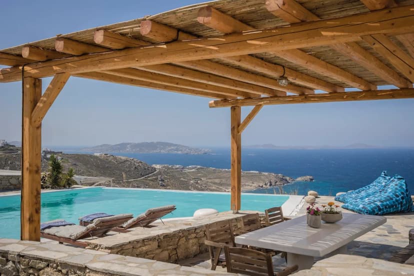 Amazingly located villa with breathtaking views of the sunset