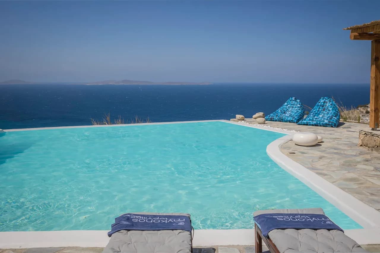 Amazingly located villa with breathtaking views of the sunset photo 2