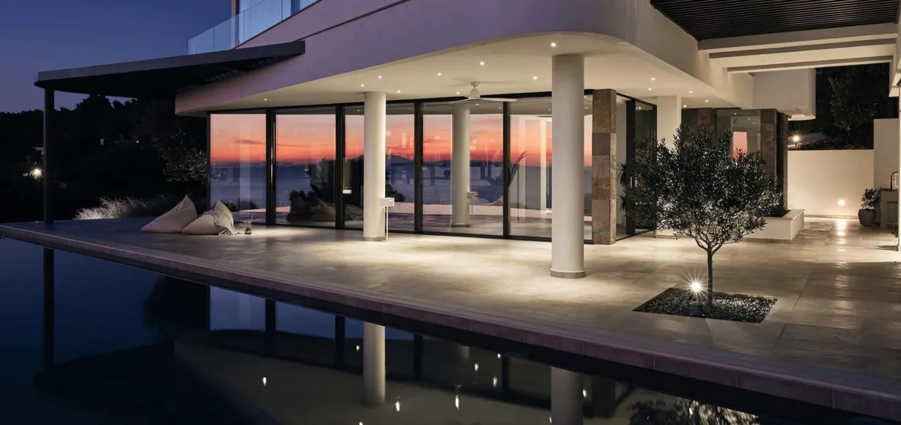 Stunning villa with heated infinity pool photo 4