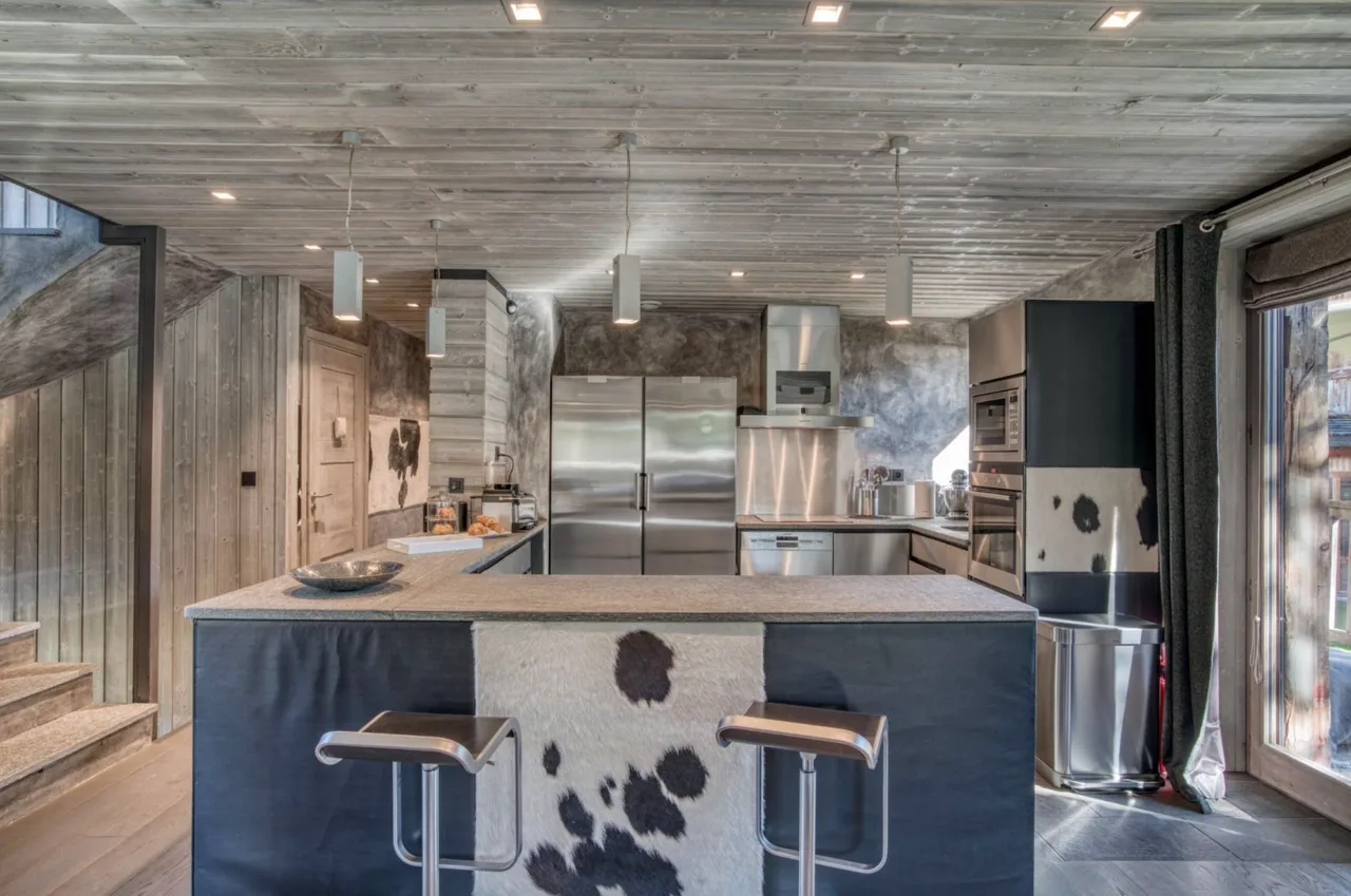 Contemporary chalet located in a prestigious villa photo 4