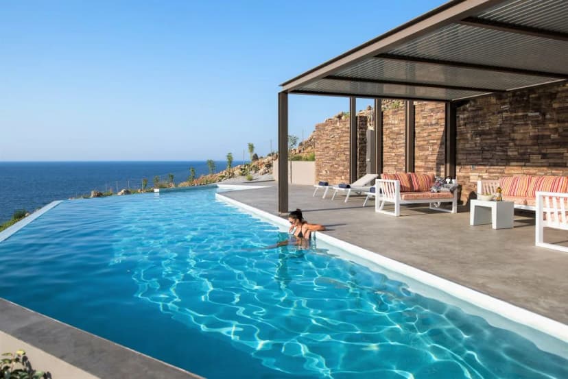 UNIQUE ELEGANT VILLA WITH INFINITY POOL