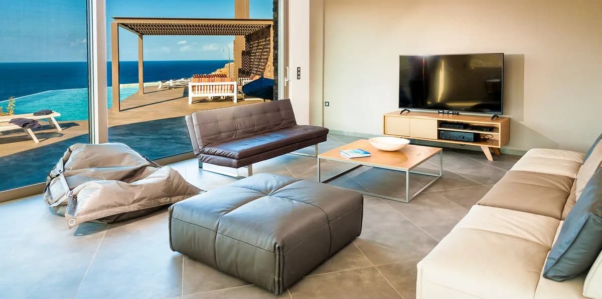 UNIQUE ELEGANT VILLA WITH INFINITY POOL photo 2