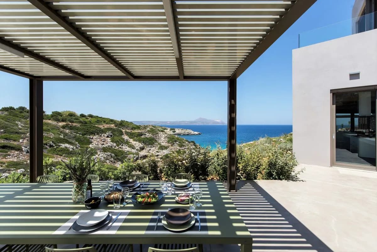 UNIQUE ELEGANT VILLA WITH INFINITY POOL photo 4