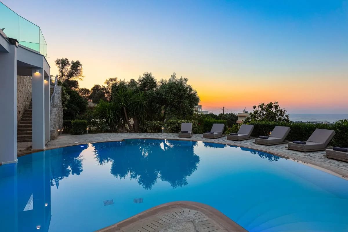 ULTIMATE LUXURY MANSION WITH PRIVATE POOL