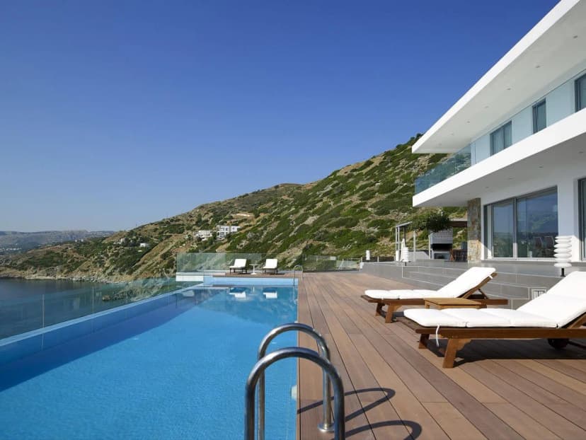 ELEGANT GREEK VILLA WITH INFINITY POOL