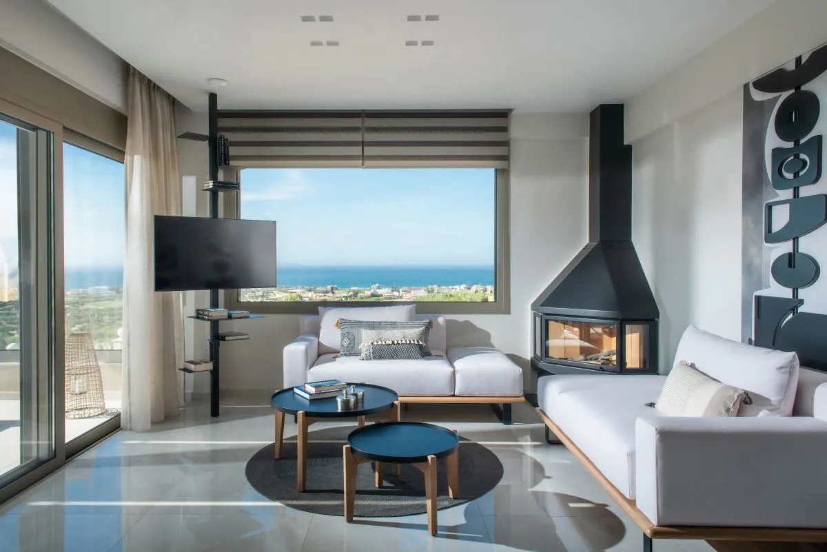SOPHISTICATED VILLA WITH JACUZZI AND POOL photo 2