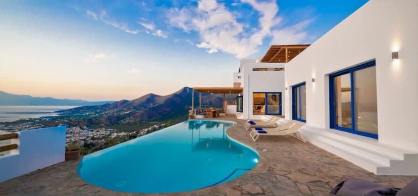 STATE OF THE ART HOLIDAY VILLA WITH INFINITY POOL