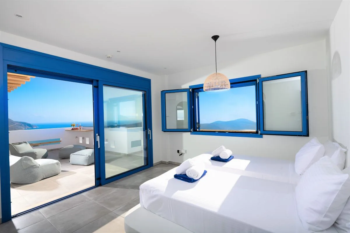 STATE OF THE ART HOLIDAY VILLA WITH INFINITY POOL photo 3
